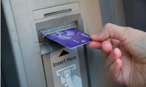 Незаконное обналичивание денег через дебетовые и кредитные банковские карты